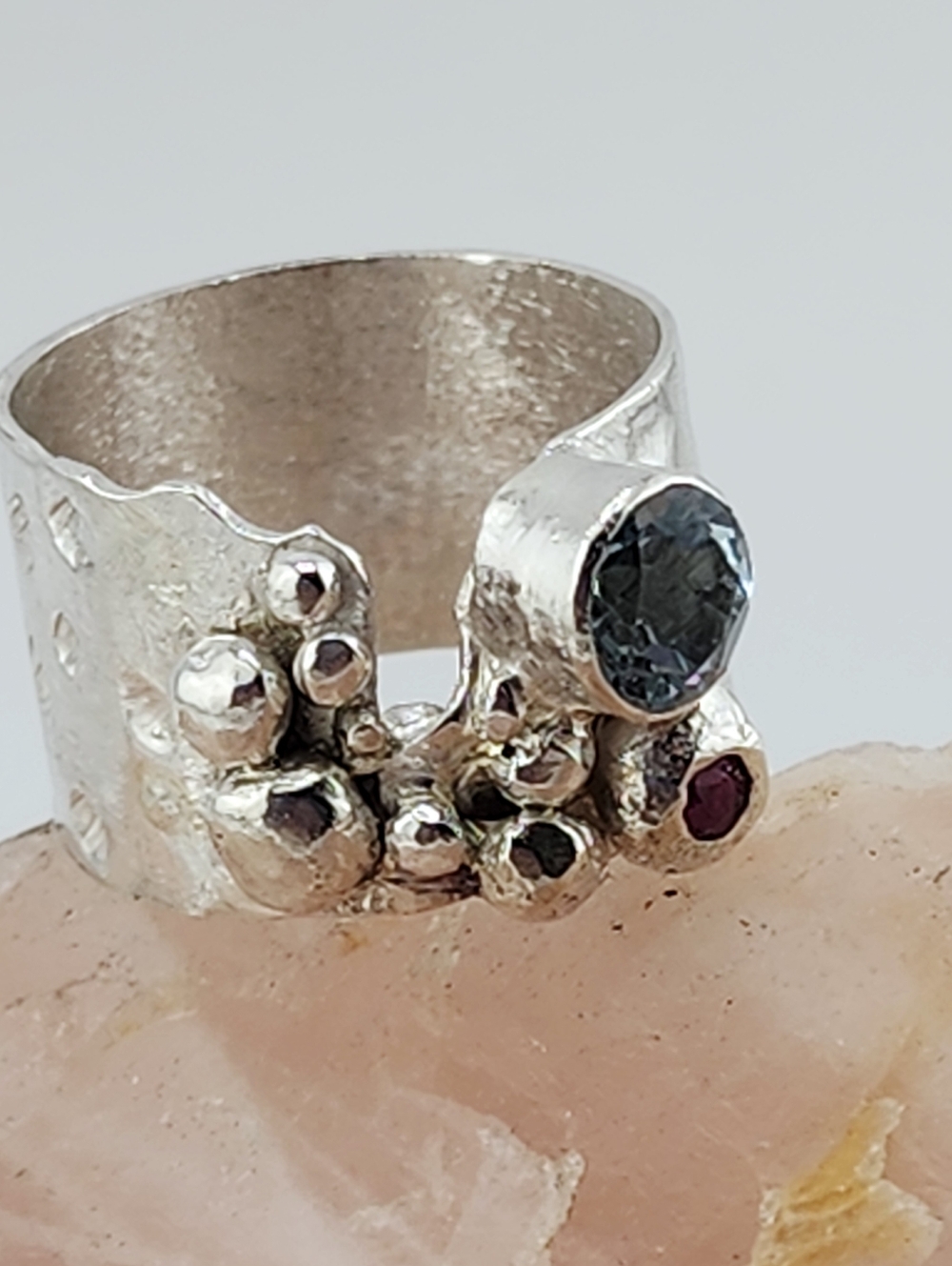 AQUAMARINE & PINK SAPPHIRE BRUTALIST RING HANDMADE IN STERLING SILVER SIZE 8 - Picture 4 of 11